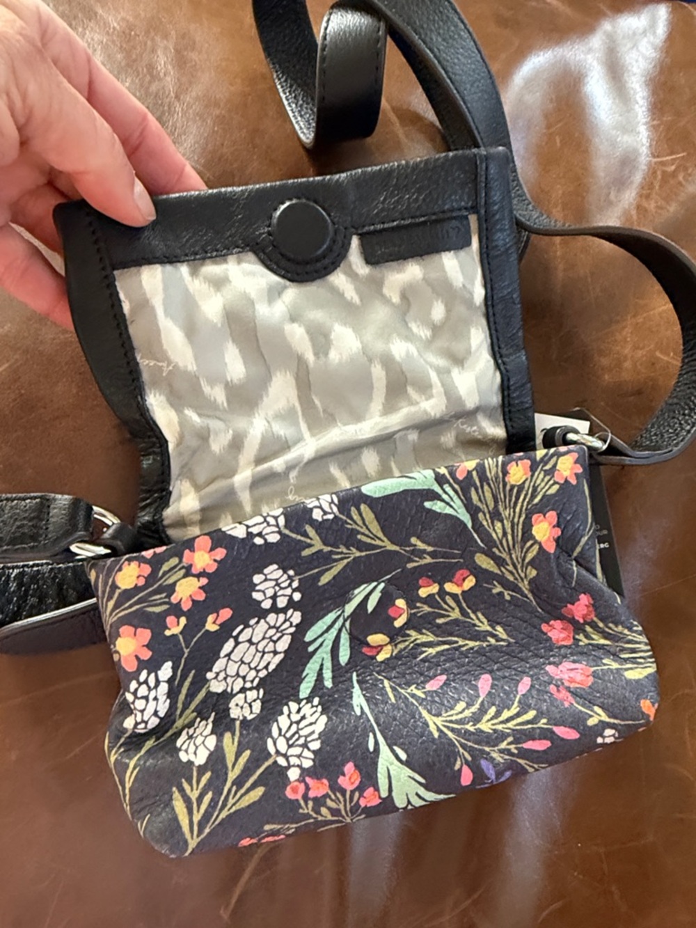 Aimee Kestenberg NWT Preston novelty mini floral bag with coin purse - Picture 3 of 7